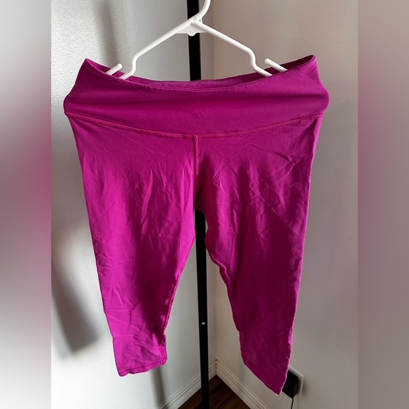 Pants - Pink capri leggings size medium